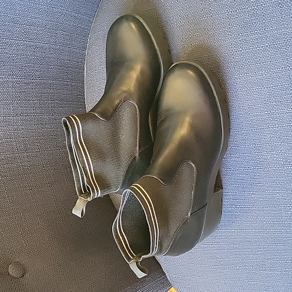 Women's Rocket Dog booties.